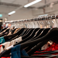 衣料品ストック　イメージ画像