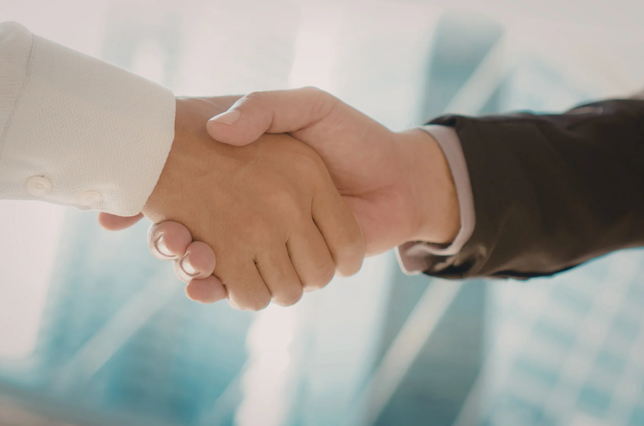 握手する様子　イメージ画像