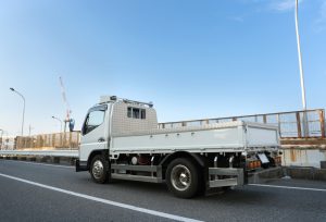 トラックの「荷台寸法」と「積載量」の目安は？サイズ別にご紹介